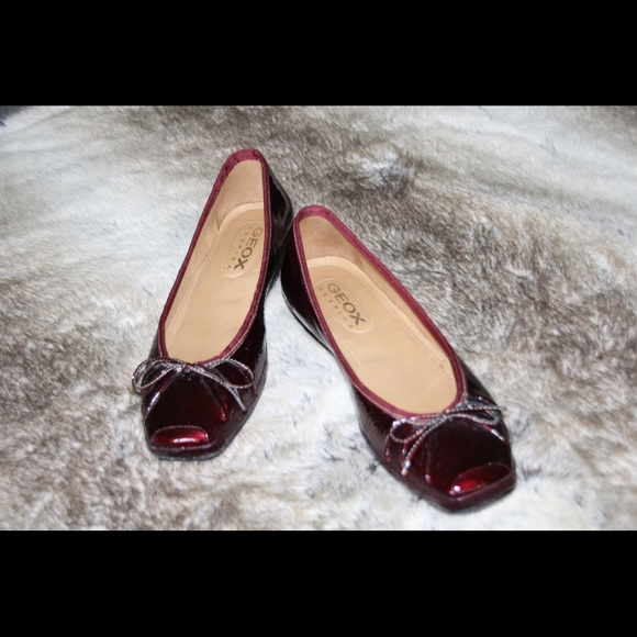 Geox ballet slippers in a rich burgundy color - Picture 1 of 2